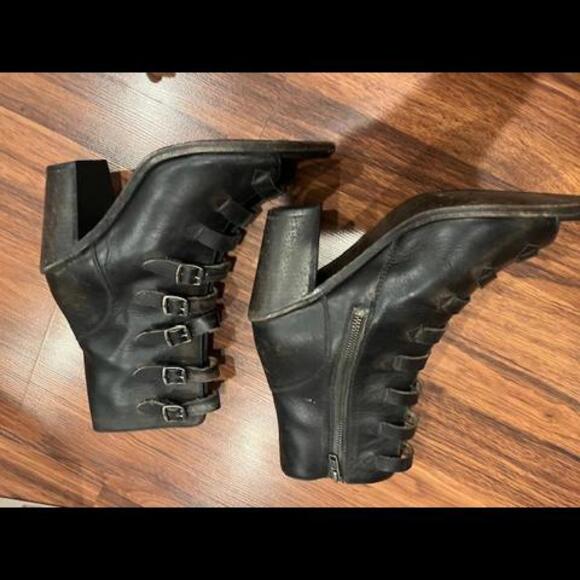 Frye Shoes - FRYE Women's Izzy Belted Short Military-Inspired Sandal 11